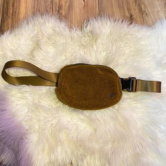 Lululemon Burnt Caramel Fleece Everywhere Belt Bag - Picture 3 of 10